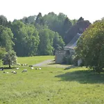 Family Retreat, Forested Anhee