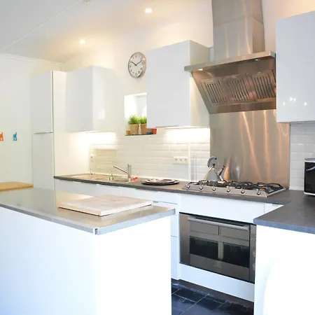 Сasa de vacaciones Family Retreat, Forested Anhee *