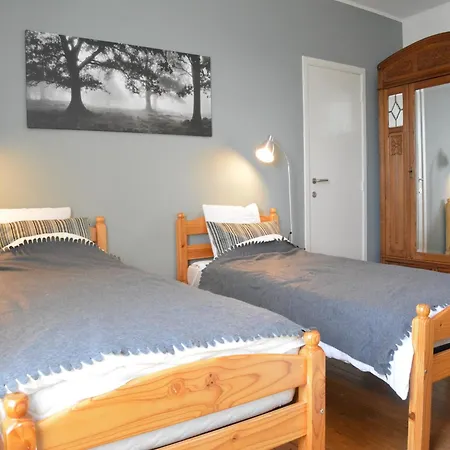 Family Retreat, Forested Anhee Vakantiehuis Denee