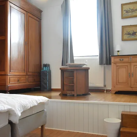 Family Retreat, Forested Anhee Vakantiehuis *