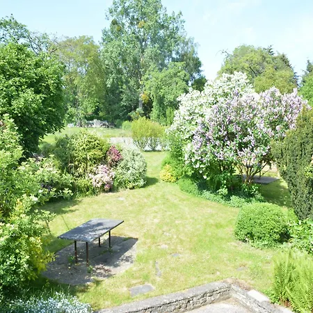 Family Retreat, Forested Anhee Hébergement de vacances