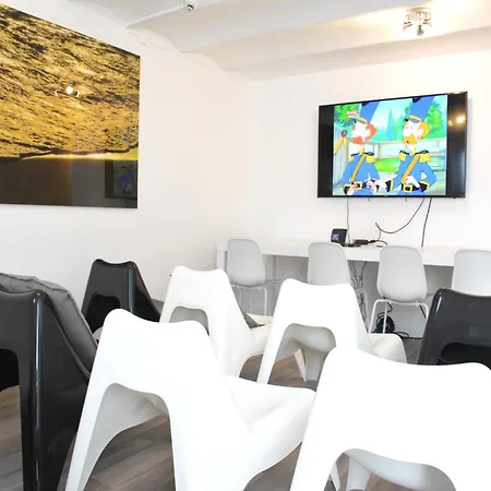 Family Retreat, Forested Anhee * Denee