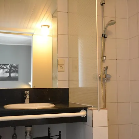 Family Retreat, Forested Anhee Vakantiehuis