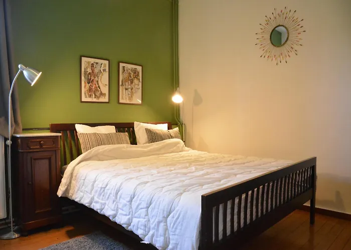 Family Retreat, Forested Anhee Ferienhaus Denee