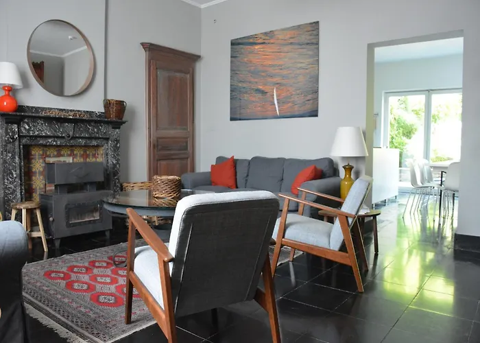 Сasa de vacaciones Family Retreat, Forested Anhee Denee