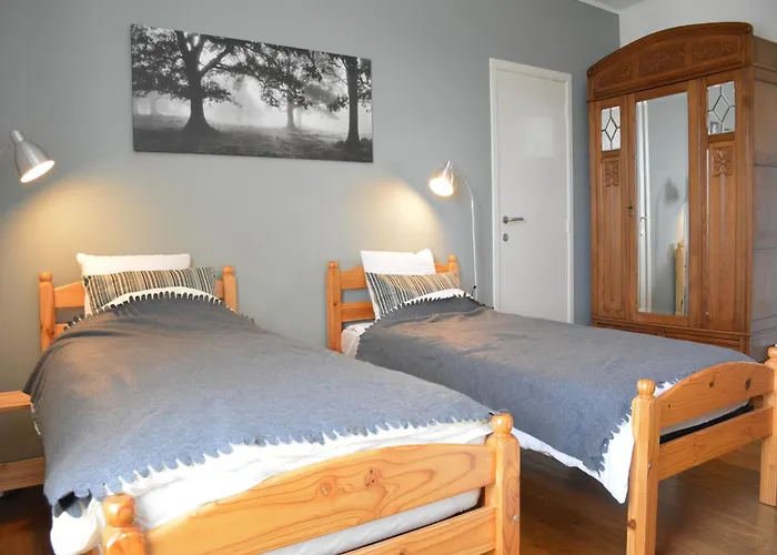 Family Retreat, Forested Anhee Ferienhaus Denee