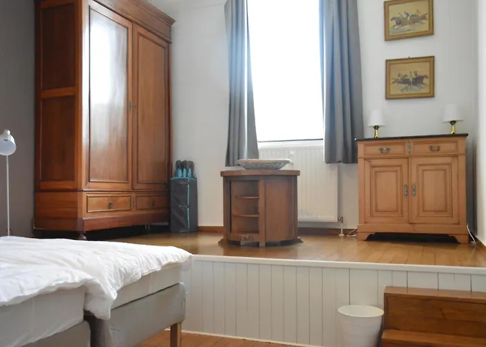 Family Retreat, Forested Anhee Hébergement de vacances *