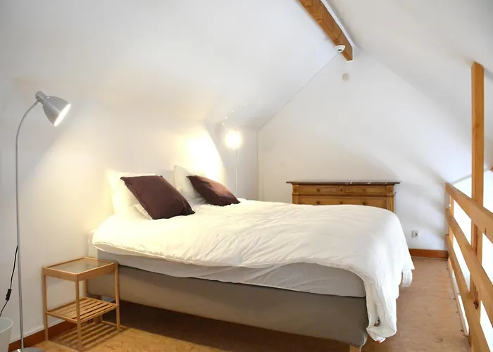 Family Retreat, Forested Anhee Hébergement de vacances *